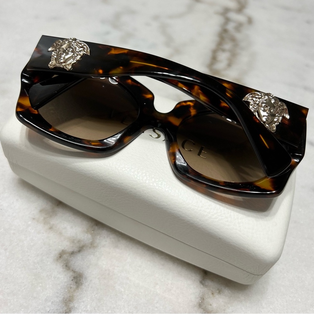 Versace Tortoiseshell Square Sunglasses with Brow… - image 3